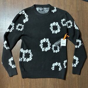RGSTR Men's MEDIUM Black Sweater Black And White Floral Design Crewneck